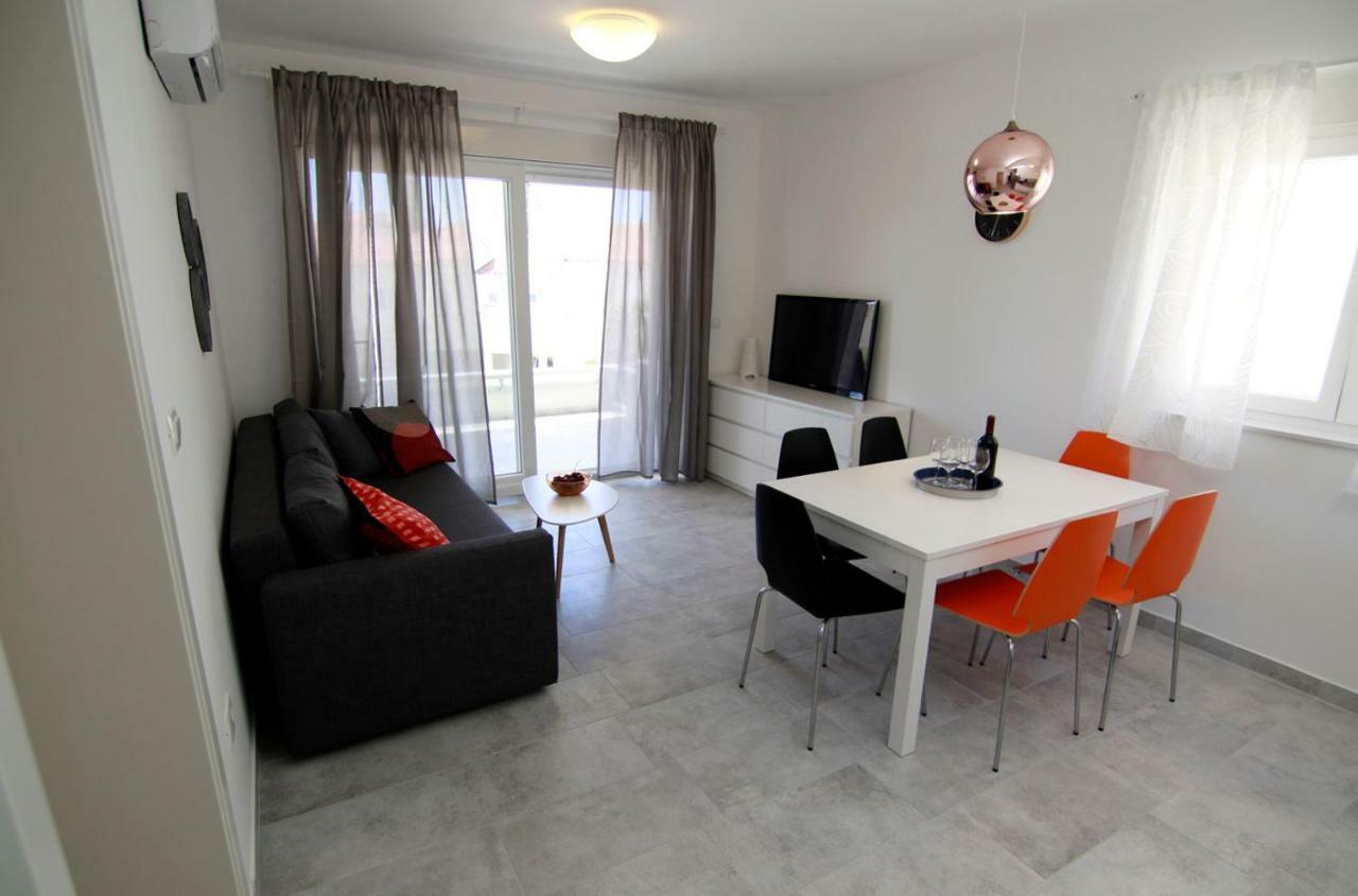 Apartments Luna Novalja Εξωτερικό φωτογραφία