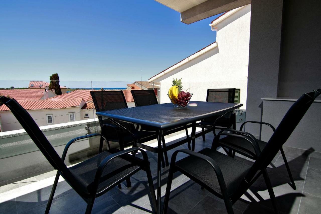 Apartments Luna Novalja Εξωτερικό φωτογραφία