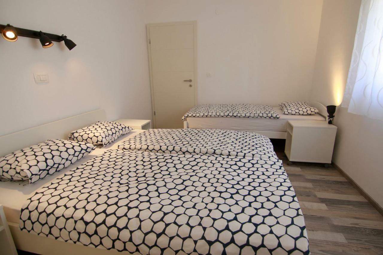 Apartments Luna Novalja Εξωτερικό φωτογραφία