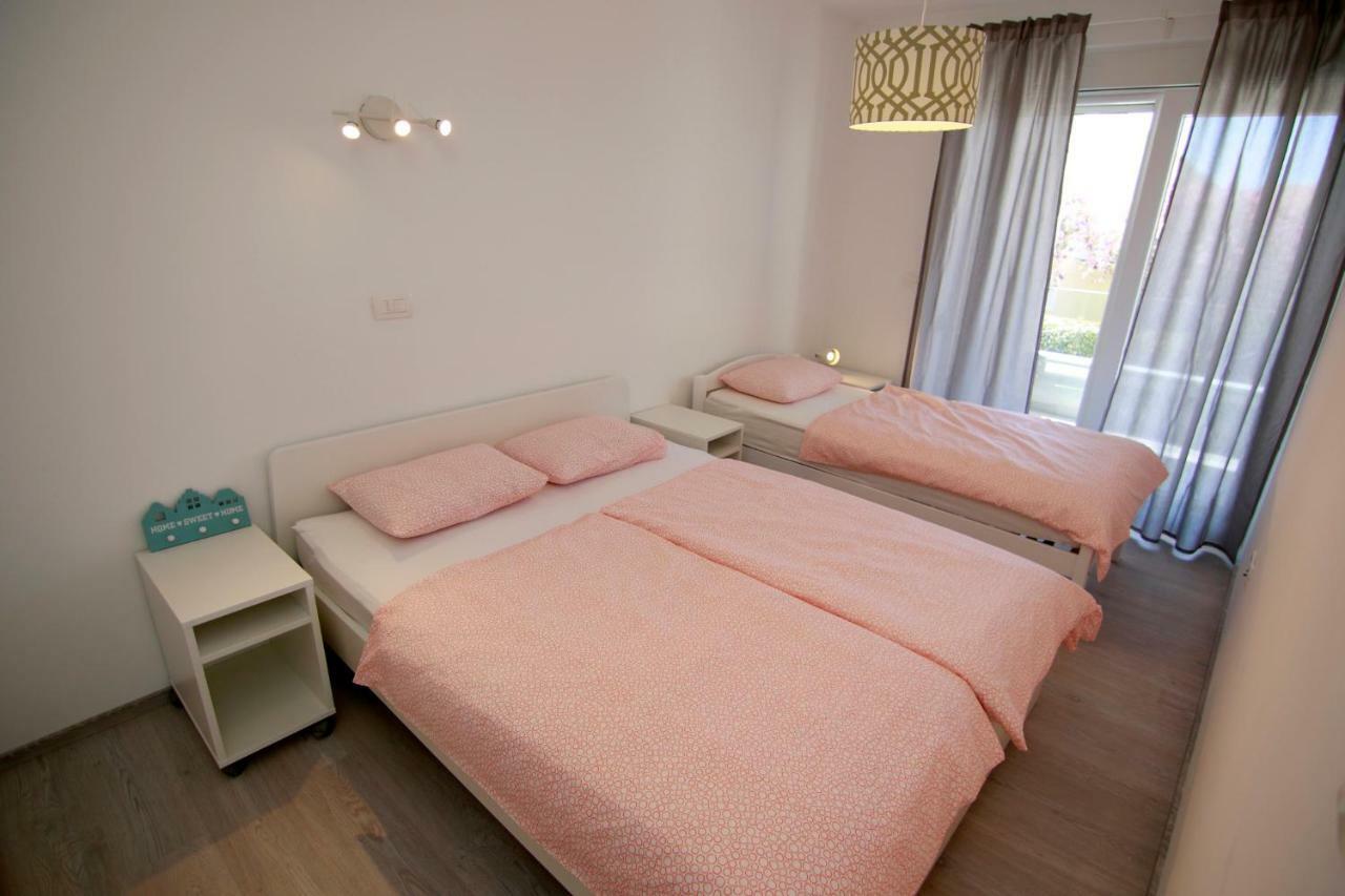Apartments Luna Novalja Εξωτερικό φωτογραφία