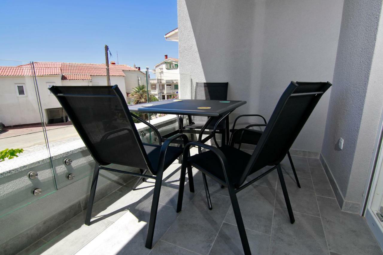 Apartments Luna Novalja Εξωτερικό φωτογραφία
