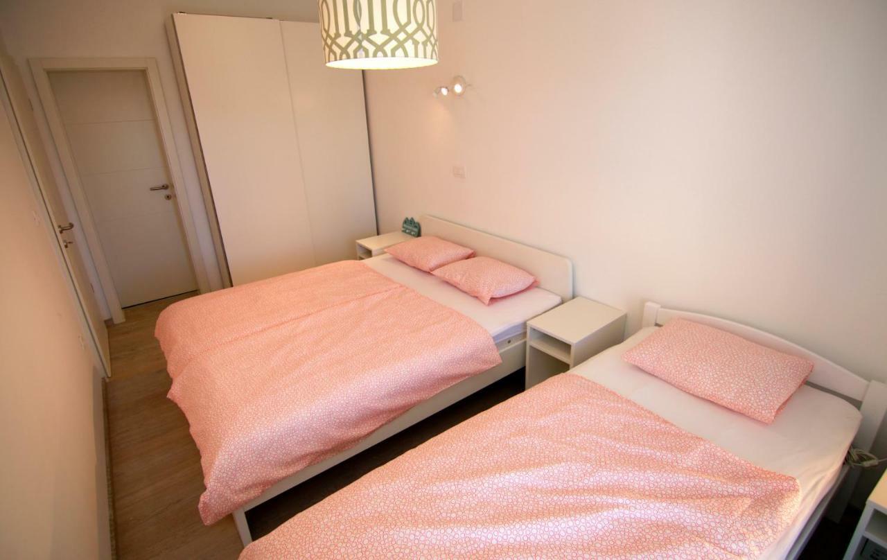 Apartments Luna Novalja Εξωτερικό φωτογραφία