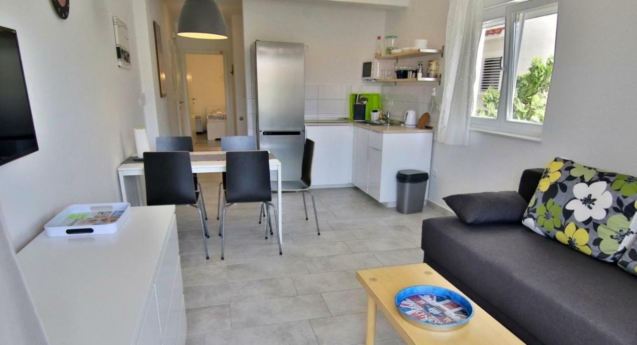 Apartments Luna Novalja Εξωτερικό φωτογραφία