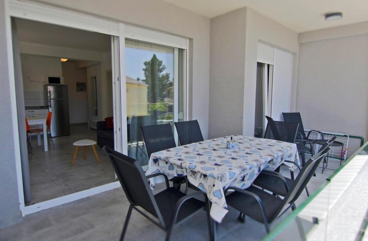 Apartments Luna Novalja Εξωτερικό φωτογραφία